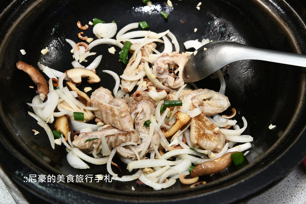 [台南北區] 真味石頭火鍋老店搬新家，不變的好味道，湯頭超清爽必吃豬肝手工丸餃！ @尼豪的美食旅行手札