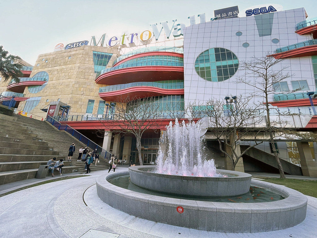 [桃園中壢] 過年來大江買一波！中壢大江購物中心鈔牛，全年免費停車，桃園中壢美食集中地，吃喝玩樂一次享受，年味滿滿的購物中心！ @尼豪的美食旅行手札