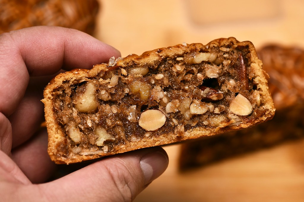 [中秋美食] 中秋必搶～從香港紅到台灣的奇華月餅，味美濃郁不甜膩，還有果香迷人的鳳梨金酥！ @尼豪的美食旅行手札